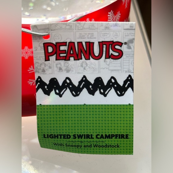 ⛄️ Peanuts Snoopy & Woodstock campfire snow globe, NWT - Picture 3 of 7